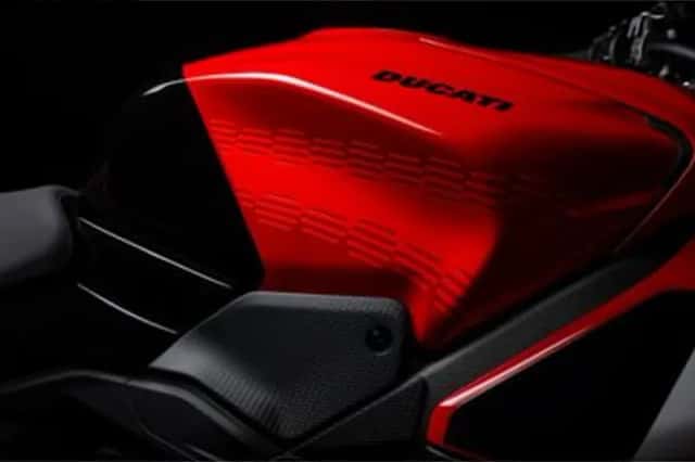 Ducati Streetfighter V4S (2026) thumbnail 5