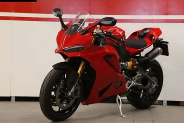 Ducati Panigale V2 S (2025) thumbnail 3