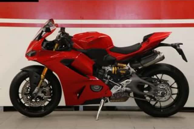 Ducati Panigale V2 S (2025) thumbnail 4