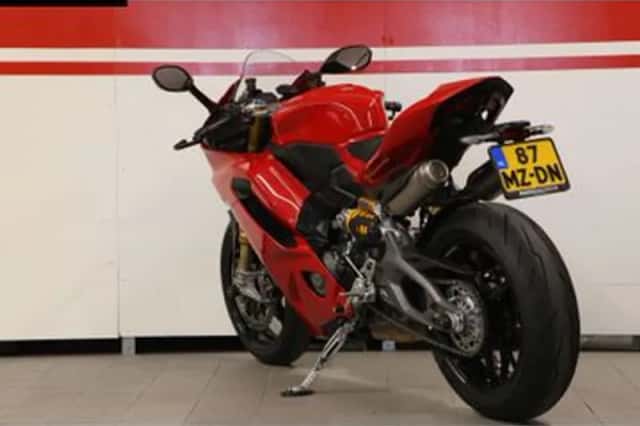 Ducati Panigale V2 S (2025) thumbnail 5