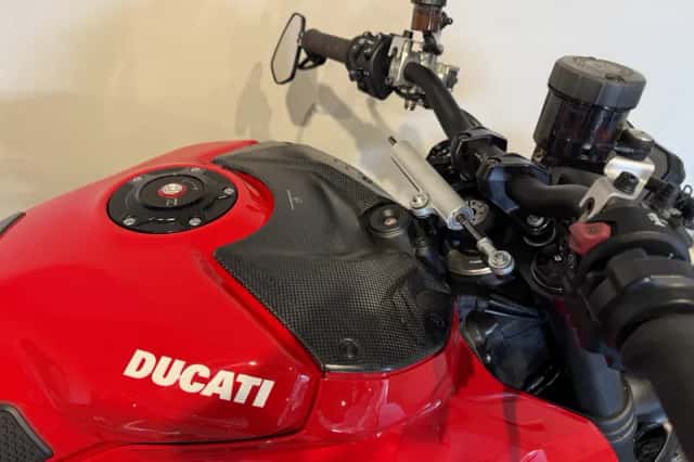 Ducati Streetfighter V4 (2021) thumbnail 4