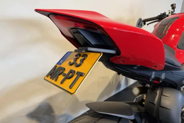 Ducati Streetfighter V4 (2021) thumbnail 6