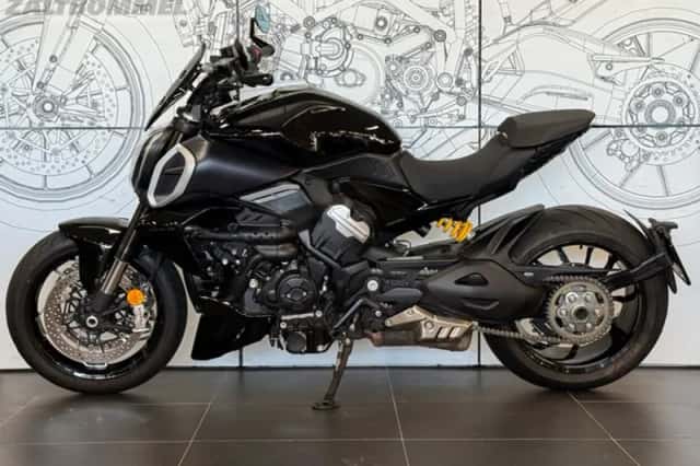 Ducati Diavel V4 (2024) thumbnail 3