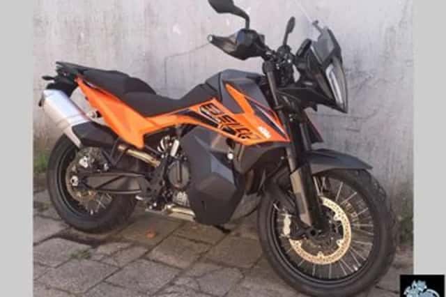 KTM 890 Adventure (2023) thumbnail 2
