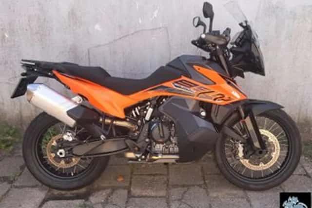 KTM 890 Adventure (2023) thumbnail 3