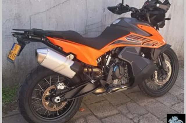 KTM 890 Adventure (2023) thumbnail 4
