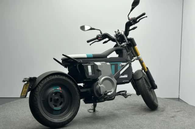 BMW CE 02 (2024) thumbnail 2