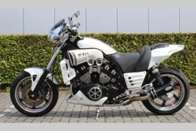 Yamaha VMX 1200 V-MAX (1999) thumbnail 2
