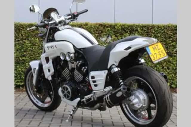 Yamaha VMX 1200 V-MAX (1999) thumbnail 3