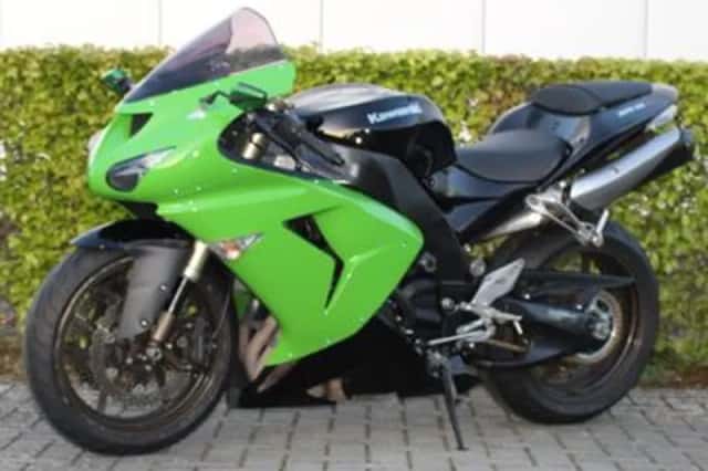 Kawasaki ZX-10R (2006) thumbnail 1