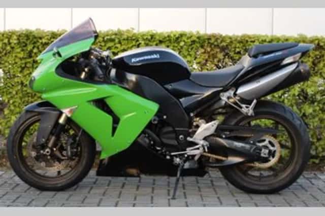 Kawasaki ZX-10R (2006) thumbnail 2