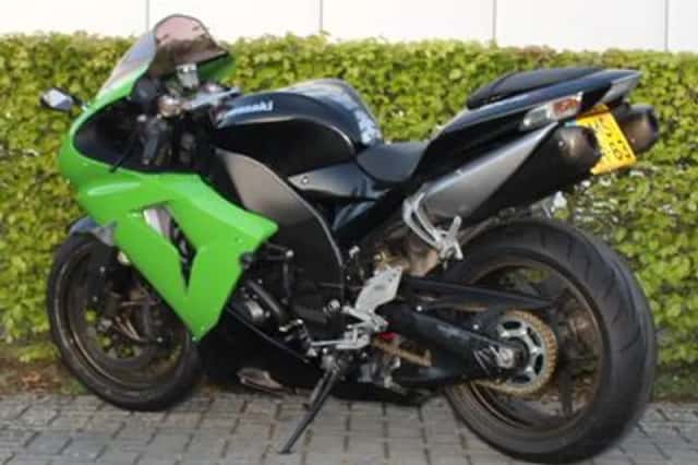 Kawasaki ZX-10R (2006) thumbnail 3