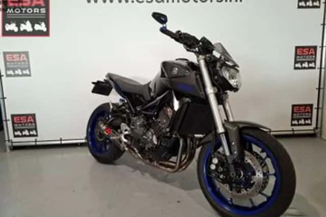 Yamaha MT-09 (2014) thumbnail 3