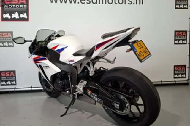 Honda CBR1000RR (2013) thumbnail 6