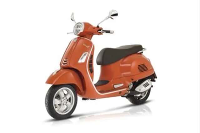 Vespa GTS 300 (2022) thumbnail 1
