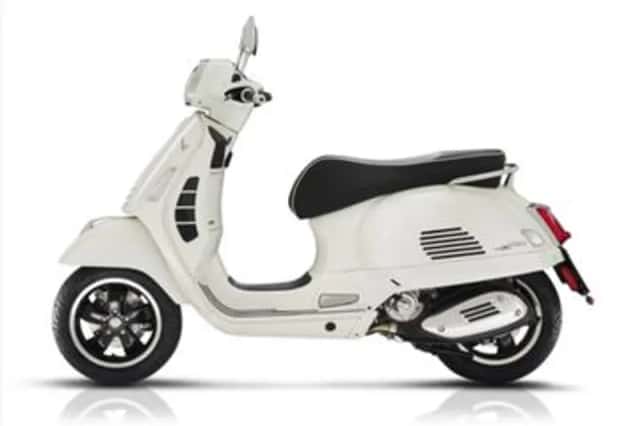 Vespa GTS 300 Super (2022) thumbnail 2