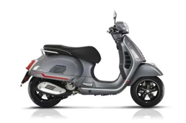 Vespa GTS 300 Super Sport (2022) thumbnail 1