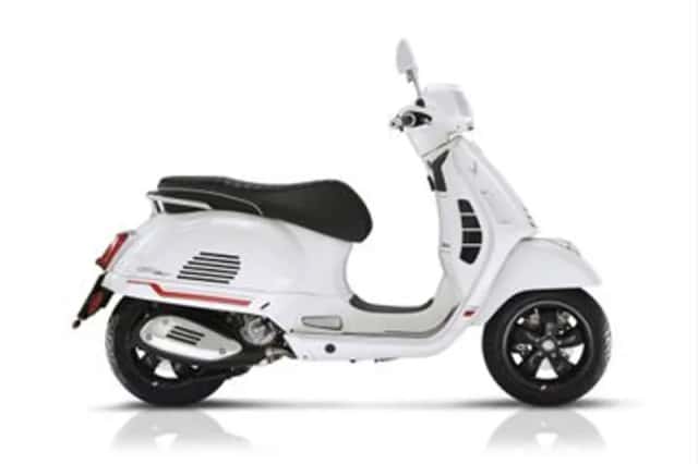 Vespa GTS 300 Super Sport (2022) thumbnail 3