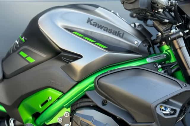 Kawasaki Z900 (2025) thumbnail 4