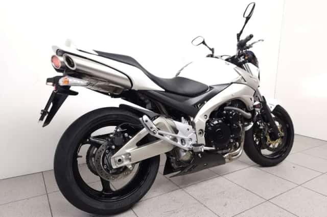 Suzuki GSR600 (2009) thumbnail 3
