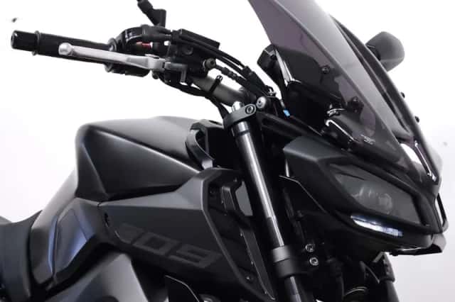 Yamaha MT-09 (2017) thumbnail 4