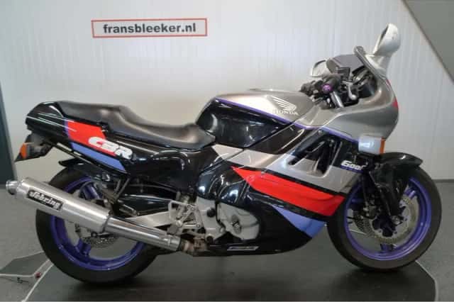Honda CBR600F (1990) thumbnail 1