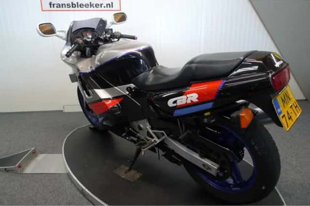 Honda CBR600F (1990) thumbnail 6