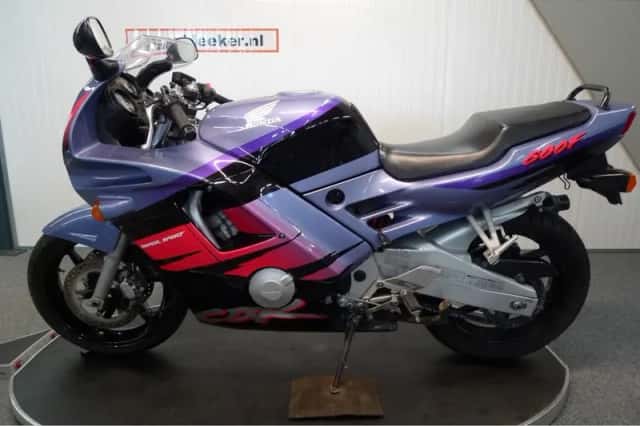 Honda CBR600F (1994) thumbnail 6