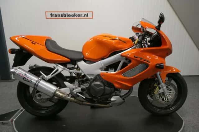 Honda VTR 1000 F Firestorm (2000) thumbnail 1