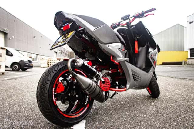 Yamaha Aerox Audi RS edition motorscooter (2007) thumbnail 3