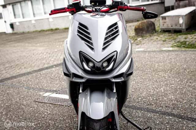 Yamaha Aerox Audi RS edition motorscooter (2007) thumbnail 4