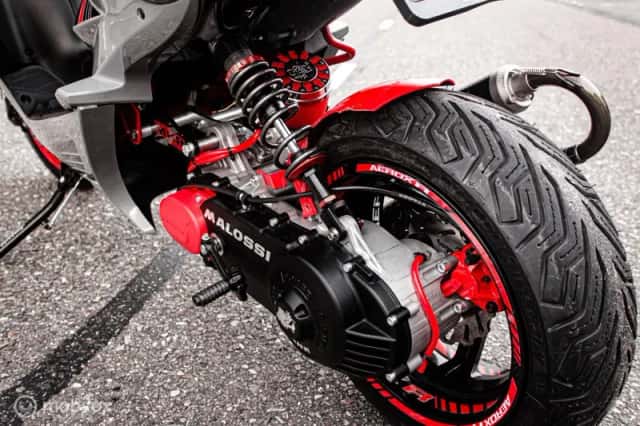 Yamaha Aerox Audi RS edition motorscooter (2007) thumbnail 6
