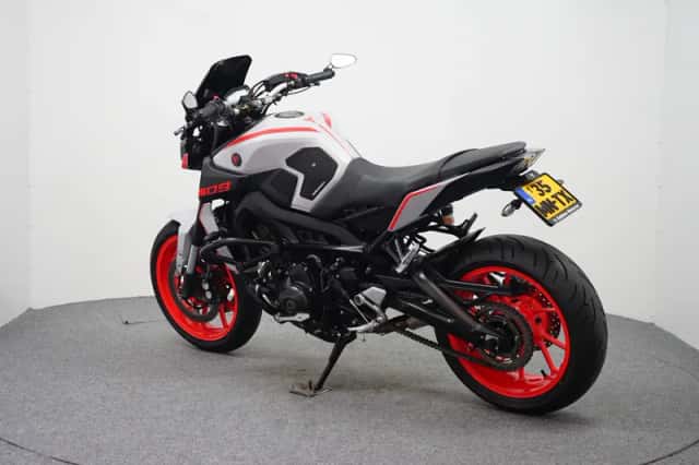 Yamaha MT-09 (2019) thumbnail 6