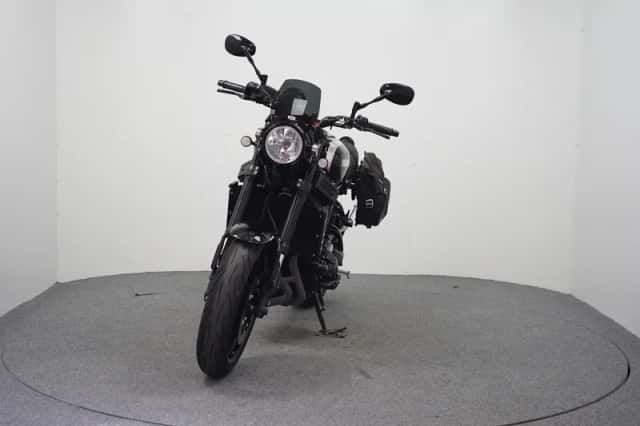Yamaha XSR900 (2017) thumbnail 3