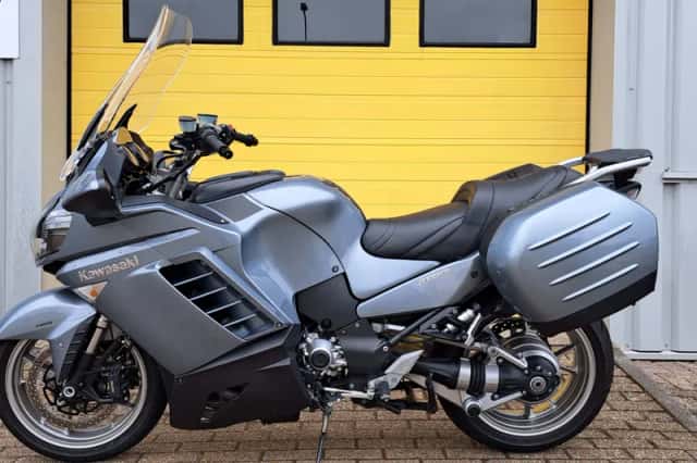 Kawasaki GTR 1400 (2007) thumbnail 3