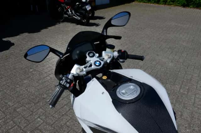 BMW HP2 Sport (2009) thumbnail 4