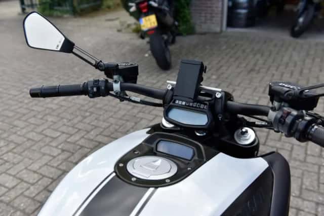 Ducati Diavel (2016) thumbnail 3