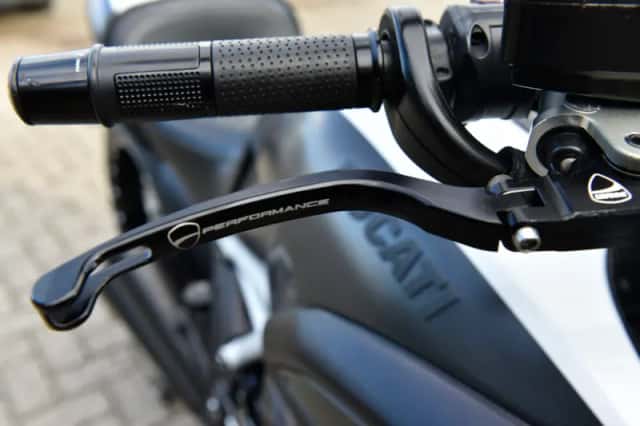 Ducati Diavel (2016) thumbnail 4