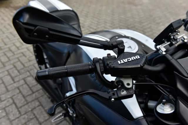 Ducati Diavel (2016) thumbnail 5