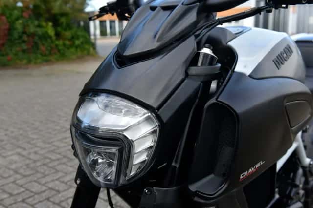 Ducati Diavel (2016) thumbnail 6
