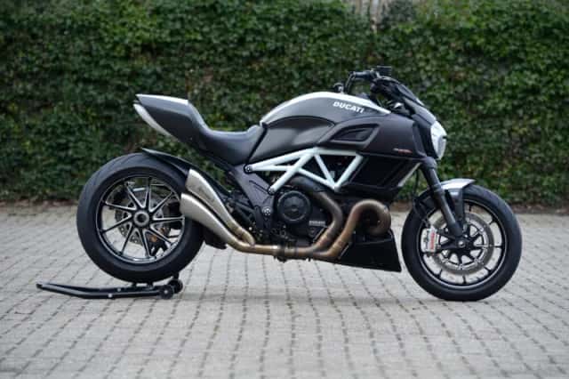 Ducati Diavel (2016) thumbnail 1