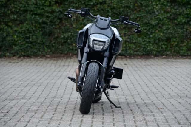 Ducati Diavel (2016) thumbnail 2
