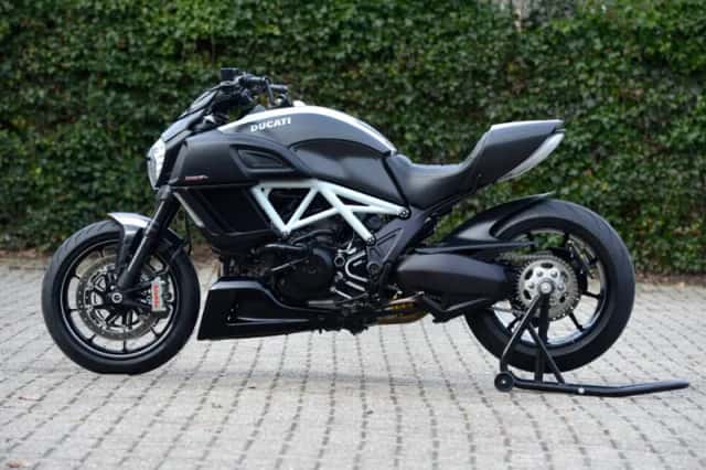 Ducati Diavel (2016) thumbnail 3