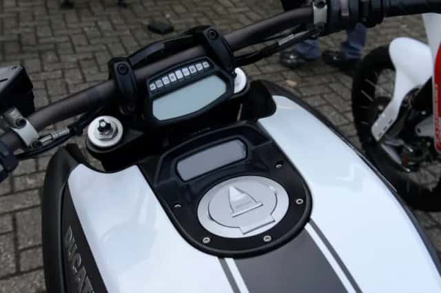 Ducati Diavel (2016) thumbnail 5