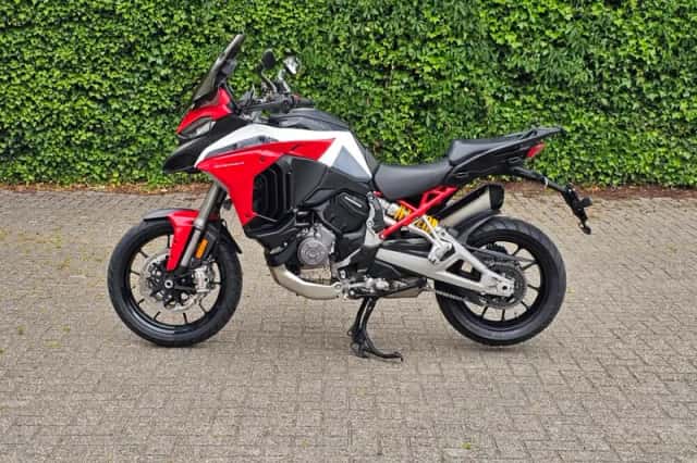 Ducati Multistrada V4S (2023) thumbnail 1