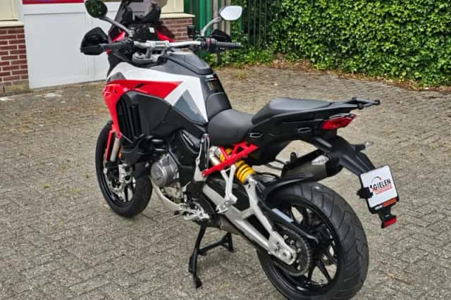 Ducati Multistrada V4S (2023) thumbnail 3