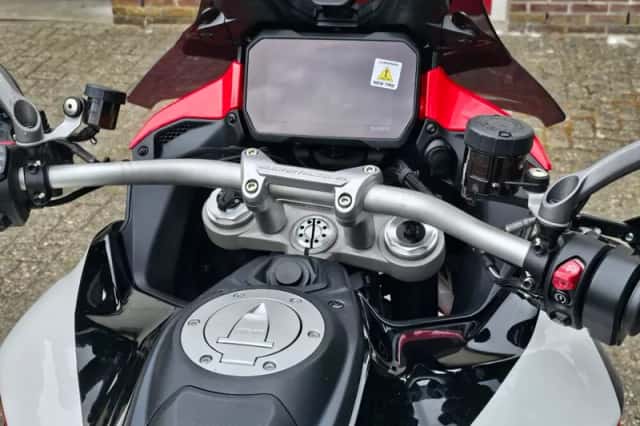 Ducati Multistrada V4S (2023) thumbnail 5