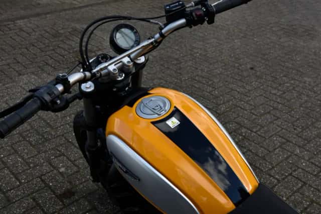 Ducati Scrambler SIXTY 2 (2016) thumbnail 2