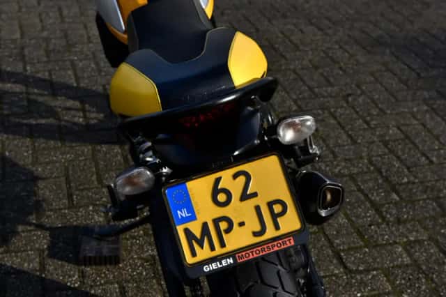 Ducati Scrambler SIXTY 2 (2016) thumbnail 3