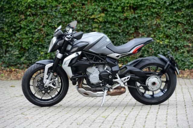 MV Agusta Dragster 800 (2015) thumbnail 3